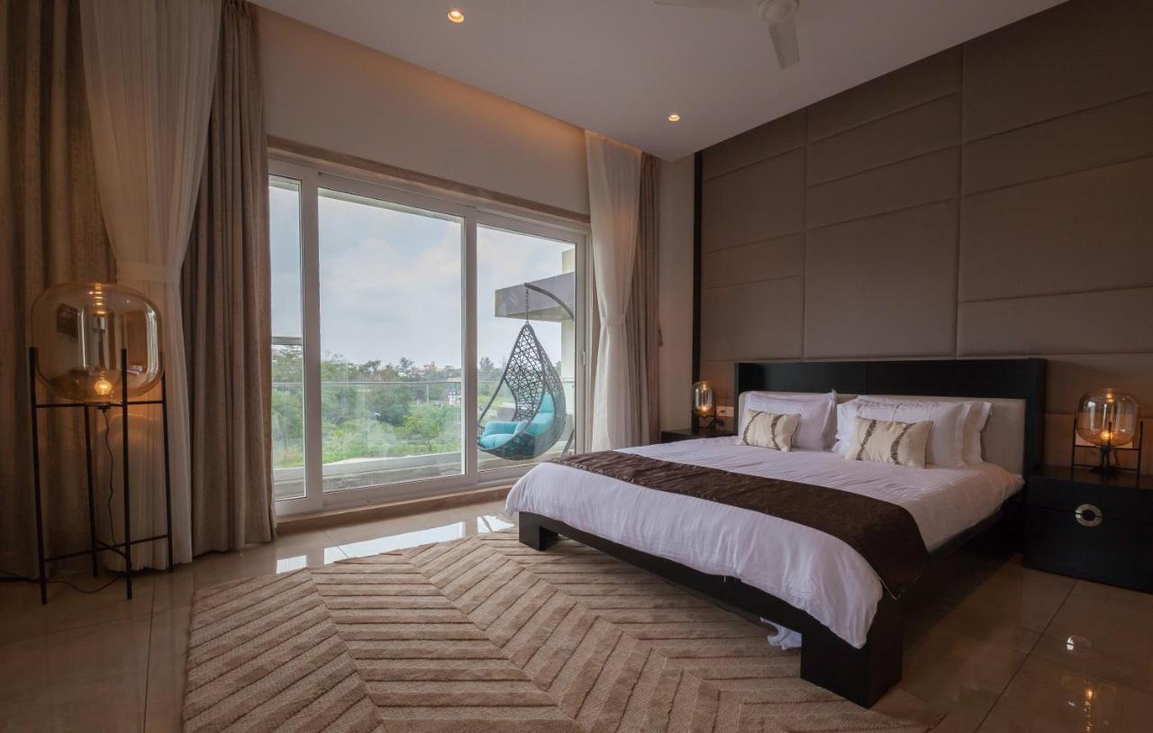Villa Azul By Stayvista, Offering A Snooker Table, Terrace, Swimming Pool & A Spacious Lawn With A Charming Gazebo For A Perfect Getaway Lonavala Dış mekan fotoğraf